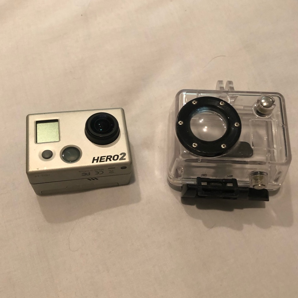 GoPro hero2 w/ waterproof case *charger included*